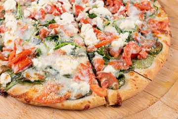 Mozorella cheese white sauce veggie pizza.