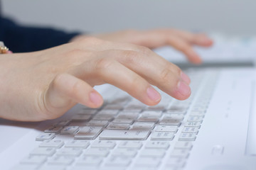 在宅ワークをする人