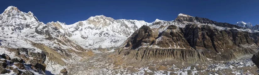 Photo sur Plexiglas Annapurna Wide Panoramic Landscape View of High Mountain Peaks and Glacier Ice from Annapurna Base Camp, or Annapurna Sanctuary, World Famous Trek in Nepal Himalayas 