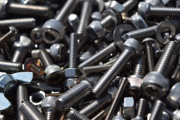 たくさんのボルトとネジ類