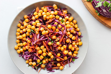Vegetable salad with chickpeas