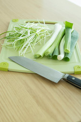 요리를 위해 잘려진 대파
