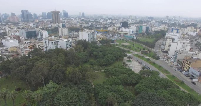 drone parque edificios arboles verde
