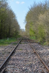 Fototapeta na wymiar petite ligne de chemin de fer