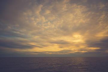 Obraz premium Sky and clouds in golden moment nature