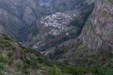 Blumeninsel Madeira - Bergdorf - Curral das Freiras - Nonnental