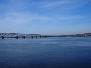 Obraz premium Railway bridge over the river. Sunny spring day.