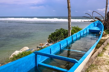 Obraz premium Fisherman’s boat full of water