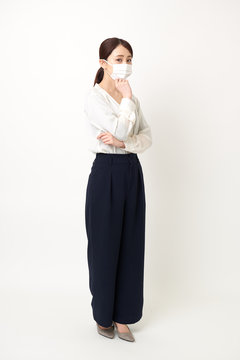 マスクしている女性