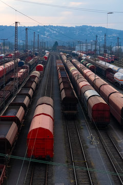 G&uuml;terz&uuml;ge Bahnhof Rangieren Hagen Vorhalle Deutschland Transport Waggons Zug Lok Lokomotive zusammenstellen Abrollen abfertigung Rangierer Versorgung Infrastruktur Technik Logistik Gleise Schienen