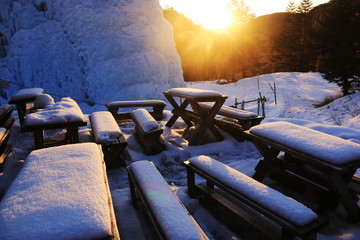 夕陽と雪の八ヶ岳赤岳鉱泉　