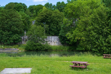 Fototapeta na wymiar Picknickplatz an der Maas in Verdun/Frankreich