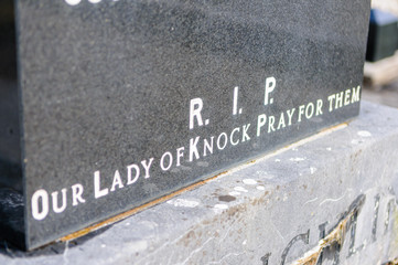 Inscription on a gravestone 