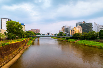 Fototapeta premium View of a bridge over the Shirakawa river in Kumamoto, Japan