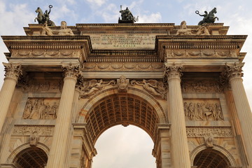 Fototapeta na wymiar Vista dell’Arco della Pace, Milano.
