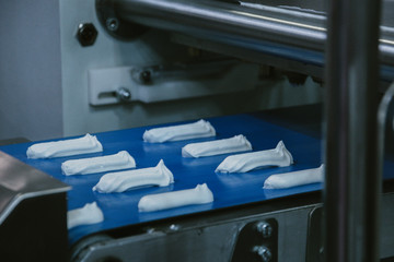 equipment blanks of dough, a machine for stacking cookies with the diaphragm, the production of biscuits