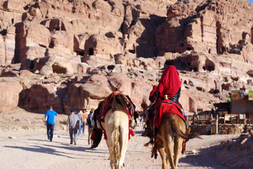 Bédouins à cheval sur le site touristique de Pétra, Jordanie
