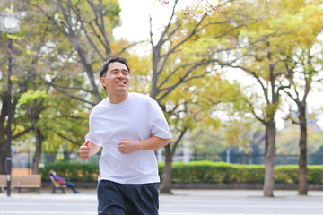 運動をする男性