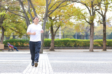 運動をする男性