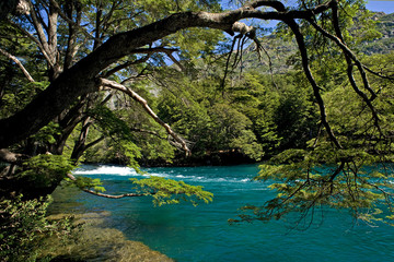 Der Fluss Rio Manso im Nationalpark Nahuel Huapi in Argentinien