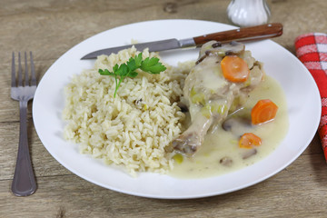 blanquette de dinde dans un plat
