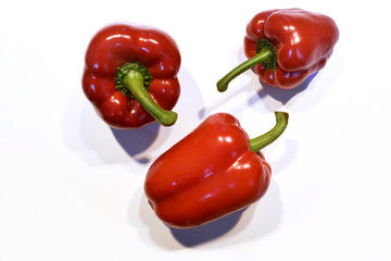 Paprika isoliert auf weißem Grund von oben