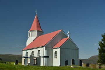 Fototapeta na wymiar church in the mountains in Iceland