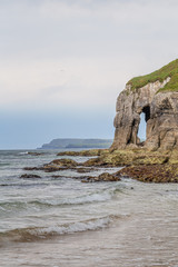  Landschaft rund um den Whiterocks Beach  – Country Antrim, Nordirland
