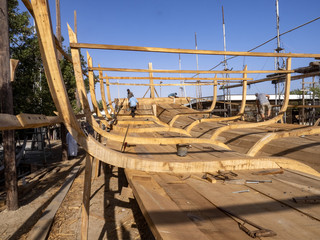 Fototapeta na wymiar In Oman, traditional boat production is still visible.