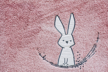 Arrière plan texture moelleuse coton avec dessin en forme de lapin mignon