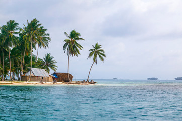 Fototapeta na wymiar palm Islands of the remote San Blas Islands archipelago of Kuna Yala, Panama