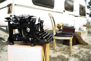 Maquina de escribir antigua