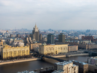 Fototapeta na wymiar View from the observation deck of the Ukraine Hotel on the Moscow River