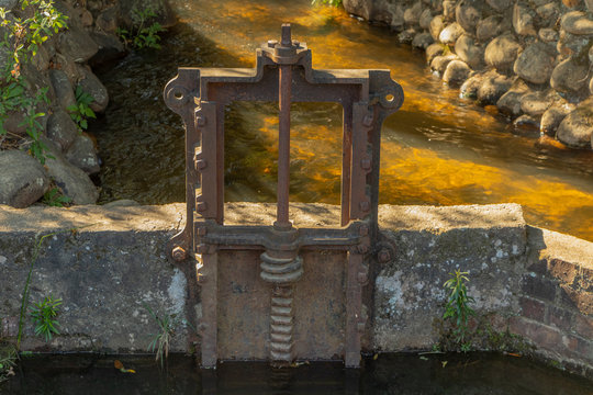 old divider sluice