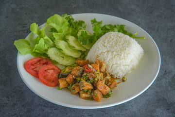 larb salmon on rice, spicy salmon