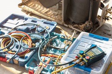Equipment for checking air conditioning and refrigerant refrigerant systems
