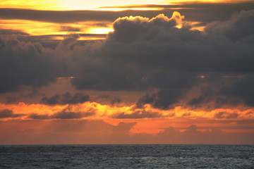 Sonnenuntergang am atlantischen Ozean. Biscarrosse. Frankreich.