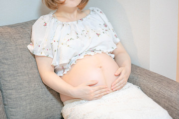 マタニティ　若い妊婦　母親