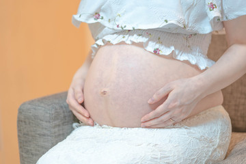 マタニティ　日本人の妊婦　ママ