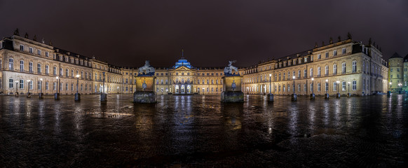 Neues Schloss Stuttgart bei Nacht und Regen, New castle in Stuttgart at night , rain