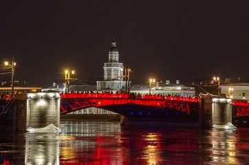 Fototapeta na wymiar Petersburg. Palace Bridge