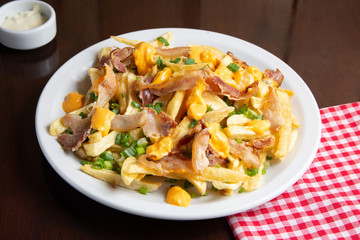 papas fritas con bacon