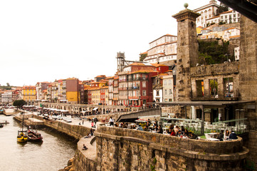 Fototapeta premium Porto bridge landscape, with background to houses and colored facades, Antigua, in Portugal