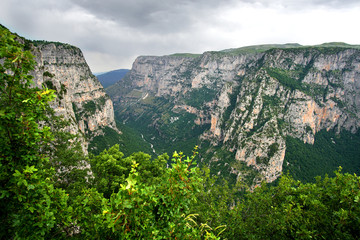 Fototapeta na wymiar Beautiful view of Vikos Gorge seen from Oxya Viewpoint in the park national of Vikos-Aoos