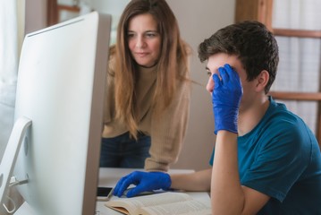 Obraz premium Studied by online in quarantine