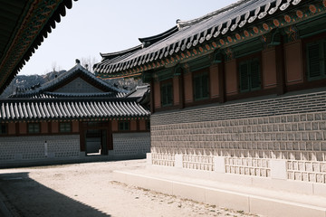 Obraz premium Kyeongbokgung Palace (Main Royal Palace of Joseon Dynasty) and its architectural patterns