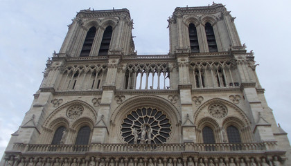 Fototapeta na wymiar La Cathédrale Notre-Dame de Paris.
