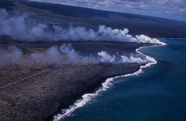 ハワイ島　溶岩の流れ出し