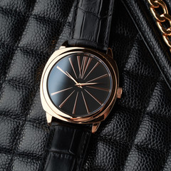 clock, timer
watch, timepiece