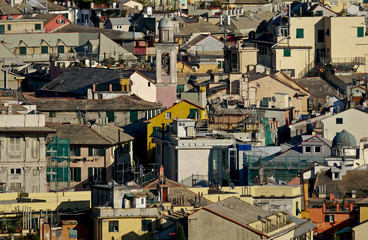 Veduta dei tetti del centro storico della città di Genova. 